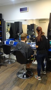 Er hat es getan! Friseurbesuch :)